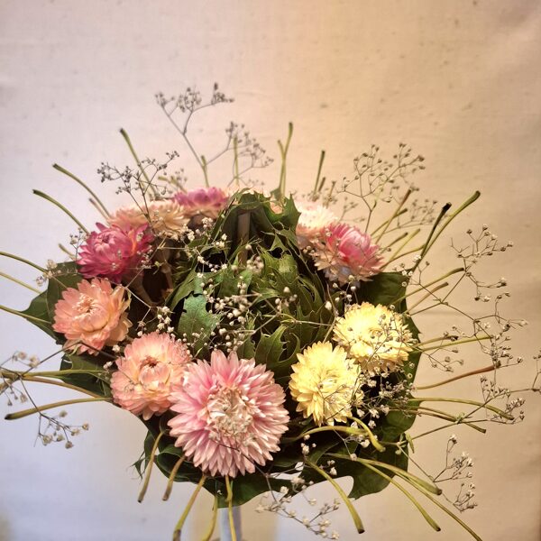 Pušķis garā kātā. H 40 cm. 6 eur 