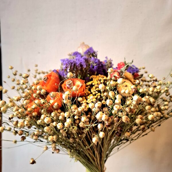 Apjomīgs pušķis. Augstums 40 cm. 15 eur 