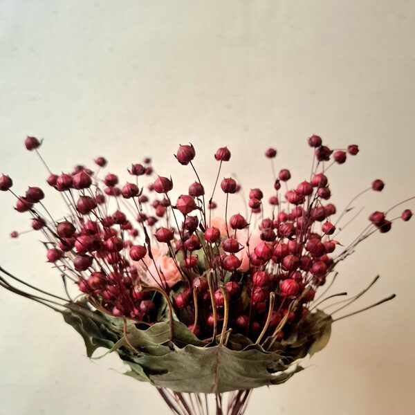 Pušķis garā kātā. 40 cm. 9 eur