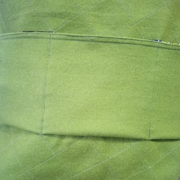 Aizmugurē ir 3 kabatas sīklietām.. 25 eur.