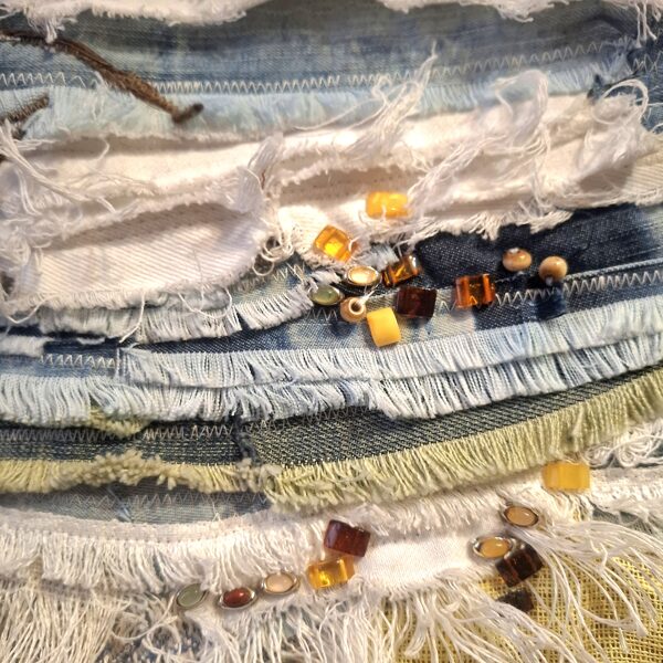 Dzintaru imitācija. 