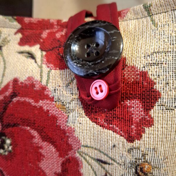 Izmēri 38 x9 x47 cm.Plecu josla 114 cm.