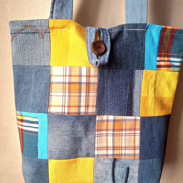 Pirmā plecu soma klasiskā pečvorka stilā . Ar oderi un iekškabatu. Izmēri 30 x 8 x 35 cm. 