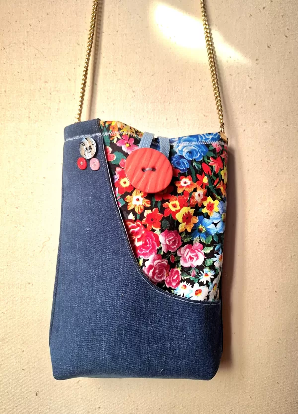 Neliela plecu somiņa. 15 eur.Rezervēts.